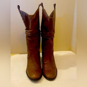 BCBG 5.5 B western style 3in heel